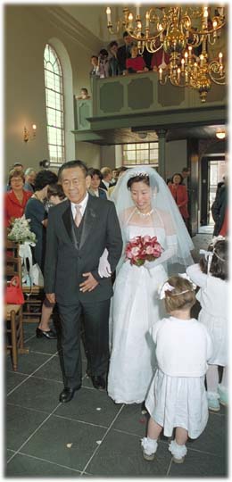 Susan and her dad down the Aisle
